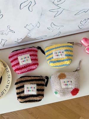 All Seasons Customized Color Mini Plush Cosmetic Bag for Women Portable and Compact