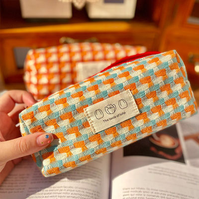 Private Label Make Up Bags with Checked Printing Recycled Polyester Travel Cosmetic Bag