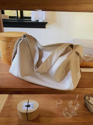 2024 Women's Versatile Tote Bag with Skew Straddle Instagram Design and Large Capacity