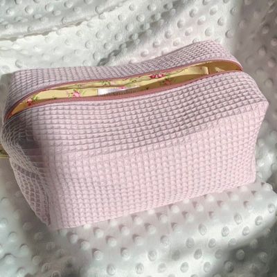 2024 Custom Beauty Floral Makeup Cosmetic Bag with Waffle Design and Zipper Closure