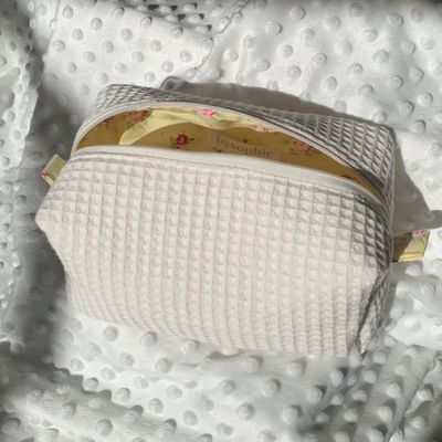 2024 Custom Beauty Floral Makeup Cosmetic Bag with Waffle Design and Zipper Closure