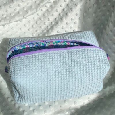 2024 Custom Beauty Floral Makeup Cosmetic Bag with Waffle Design and Zipper Closure