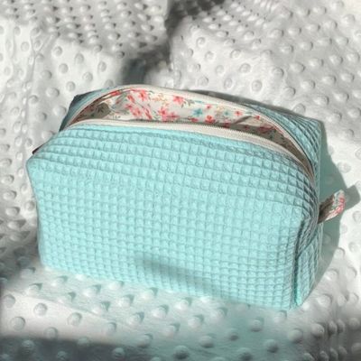 2024 Custom Beauty Floral Makeup Cosmetic Bag with Waffle Design and Zipper Closure