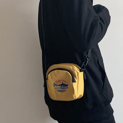 Fashion Canvas Messenger Bag for Daily Life Long Strip and OEM/ODM Acceptable