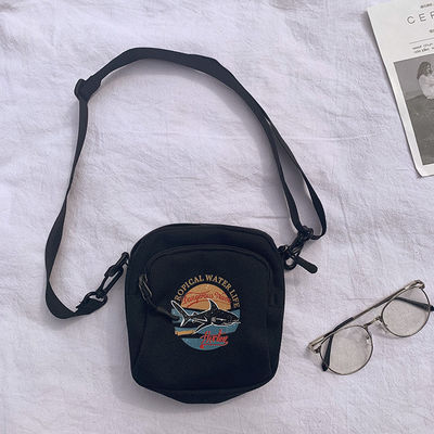 Fashion Canvas Messenger Bag for Daily Life Long Strip and OEM/ODM Acceptable
