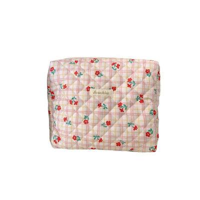 Custom Quilted Cotton Makeup Bag Fashionable Handmade Toiletry Bag with Zipper Closure