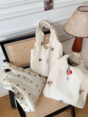 College Student Shoulder Bag Large Capacity Tote Bag with Cute Flower Print Design