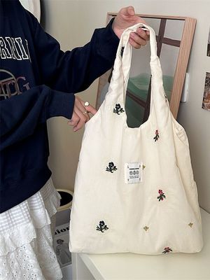 College Student Shoulder Bag Large Capacity Tote Bag with Cute Flower Print Design