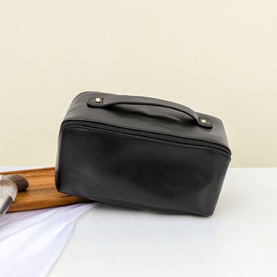 Newest Fashionable Cosmetic Storage Bag Keep Your Cosmetics Neat and Tidy on the Go