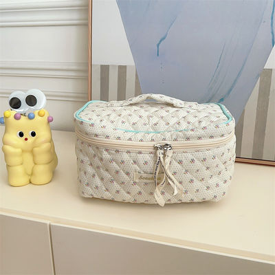 Customized Logo Accepted Soft Quilted Cotton Zip Puffy Makeup Bag for Women's Cosmetic