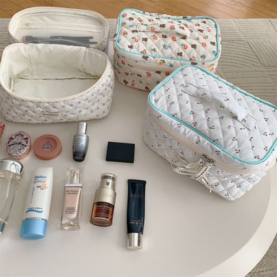 Customized Logo Accepted Soft Quilted Cotton Zip Puffy Makeup Bag for Women's Cosmetic