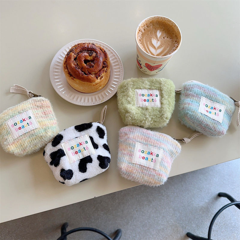 All Seasons Customized Color Mini Plush Cosmetic Bag for Women Portable and Compact