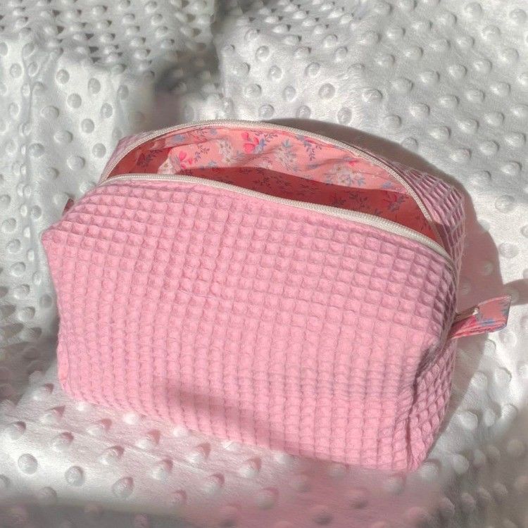 2024 Custom Beauty Floral Makeup Cosmetic Bag with Waffle Design and Zipper Closure