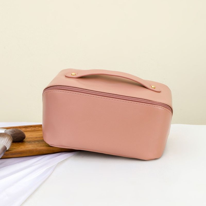 Newest Fashionable Cosmetic Storage Bag Keep Your Cosmetics Neat and Tidy on the Go