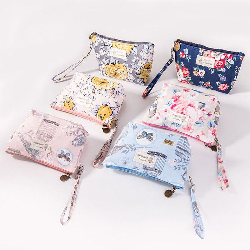 Flower Print Zipper Pouch Cute Floral Makeup Bag for Organizing Beauty Essentials